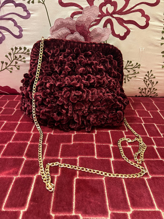 Love & roses clutch con tracollina dorata in ciniglia burgundi