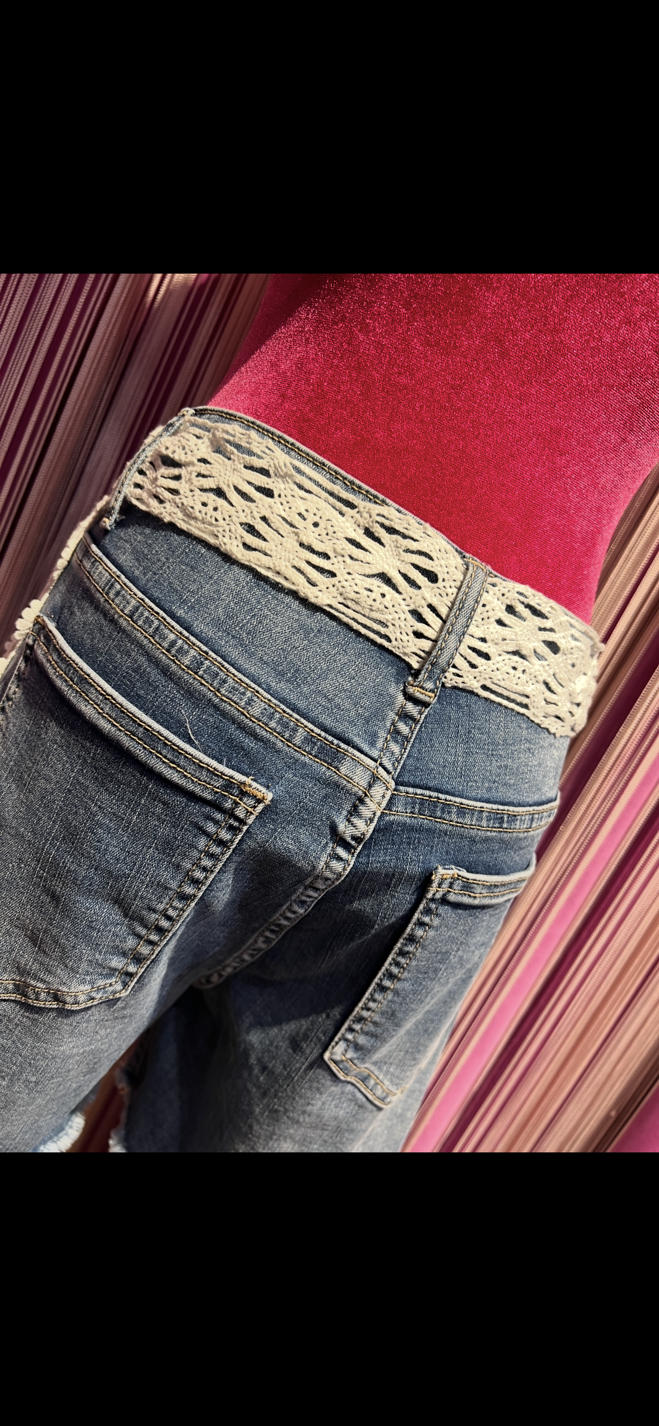 Love & roses bermuda jeans con applicazioni e fusciacca pizzo