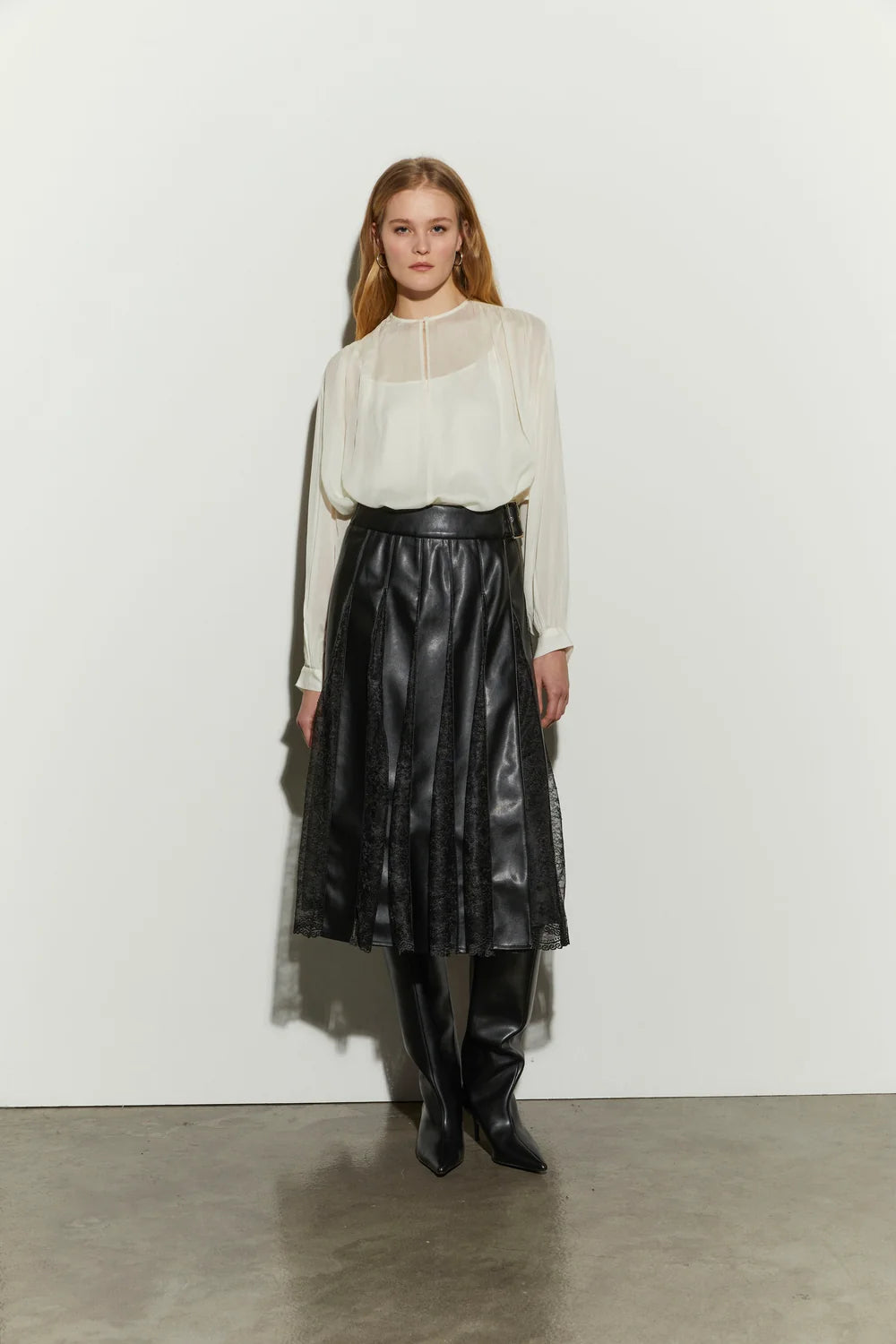 Isabelle Blanche Paris gonna midi in similpelle a pannelli con inserti di pizzo