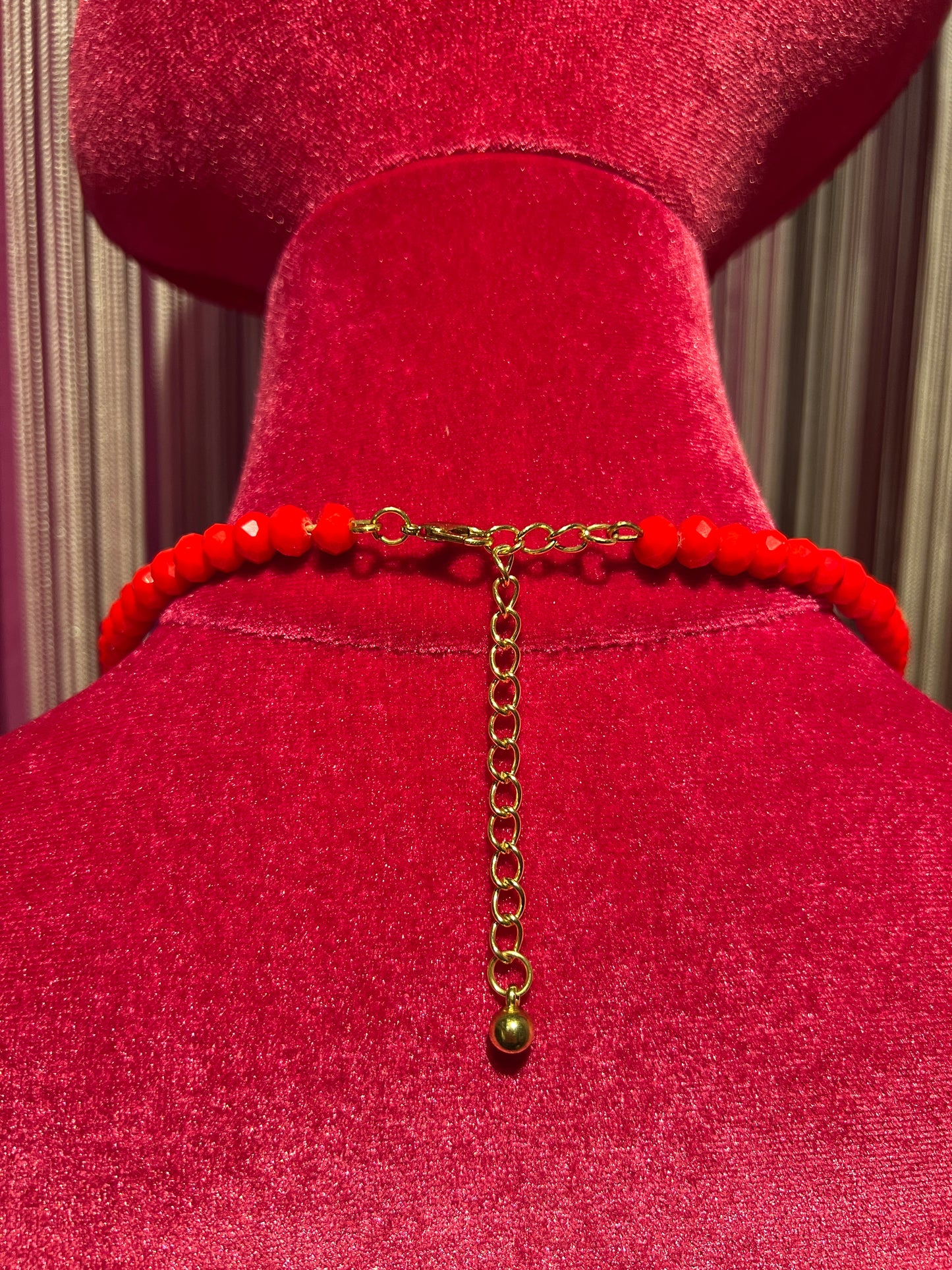 Collana girocollo rossa con pendenti