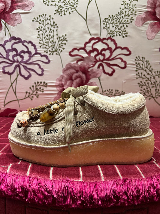 Nan-Ku -40% di sconto mocassino pelle scamosciata, interno in eco montone e charms