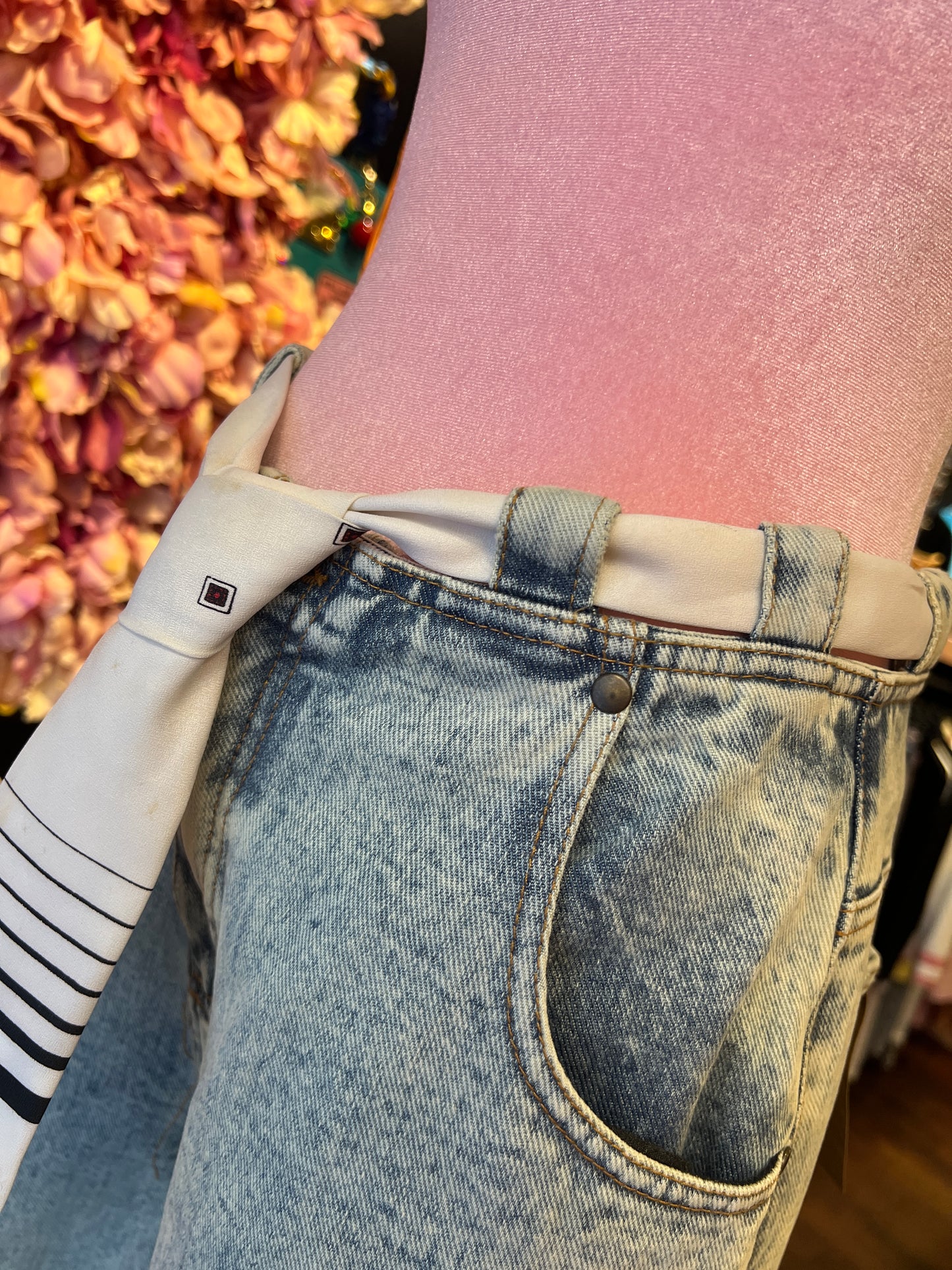 Front street jeans largo super aged con cinta cravatta