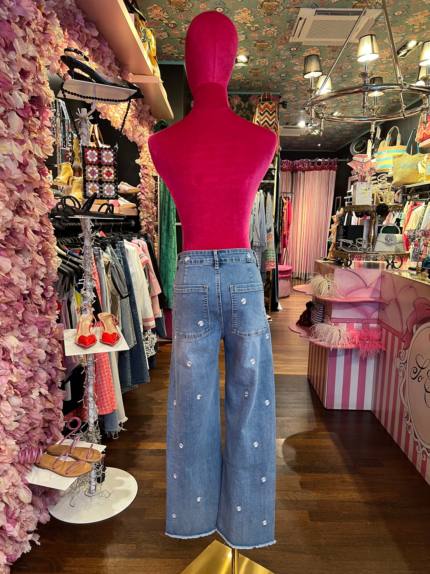 Mon amour Paris jeans con fiori bianchi orlo taglio vivo elasticizzato medio
