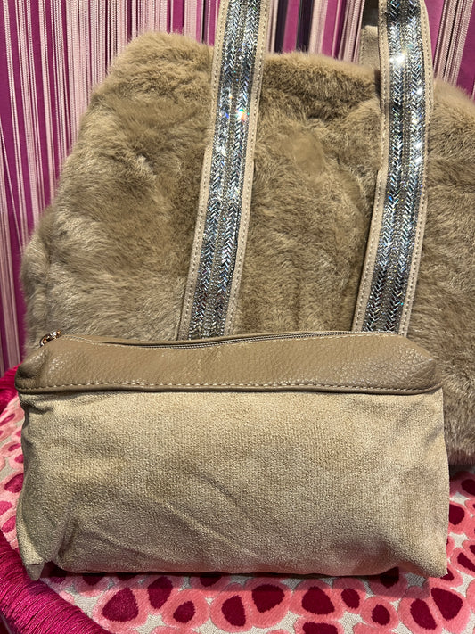 Borsa ecopelliccia beige due manici con Swarovski e pochette