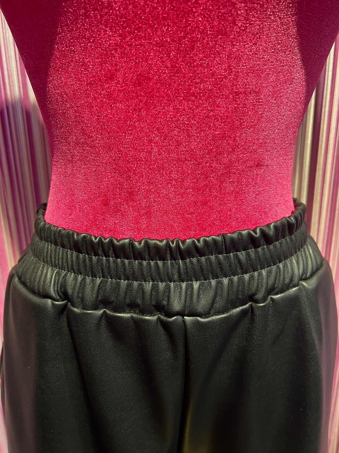 Mon amour Paris pantalone ecopelle con elastico nero