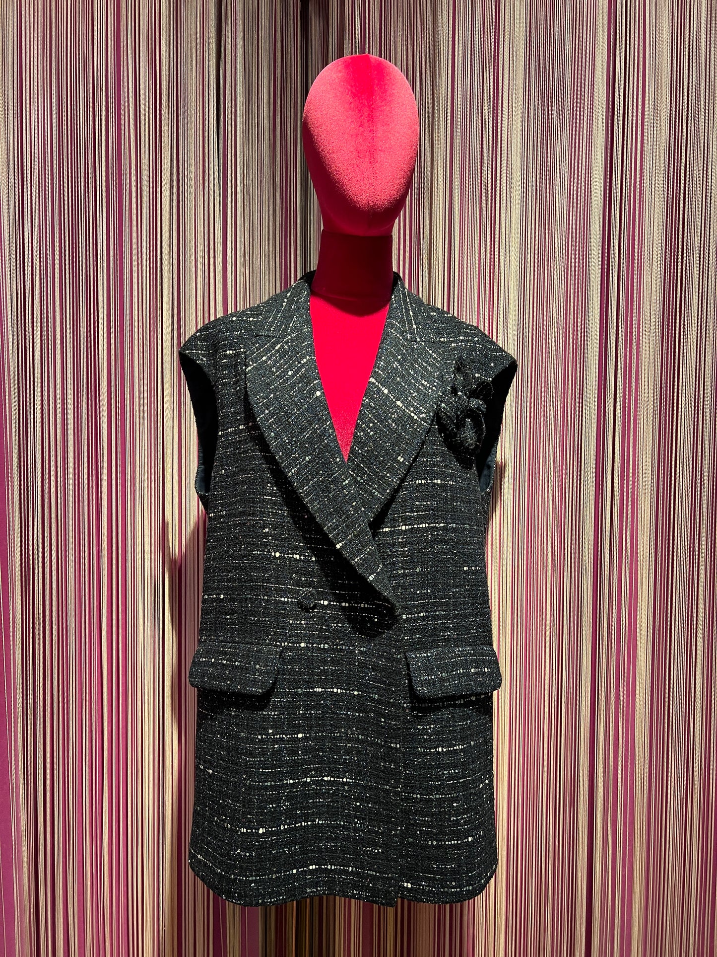 Mouche gilet in tweed blu e argento spilla camelia