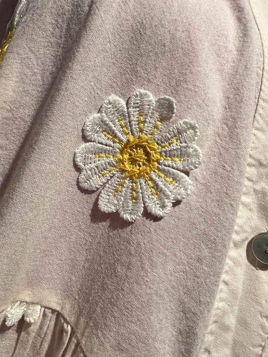 Mon amour Paris abito corto in cotone bianco con applicazioni margherite