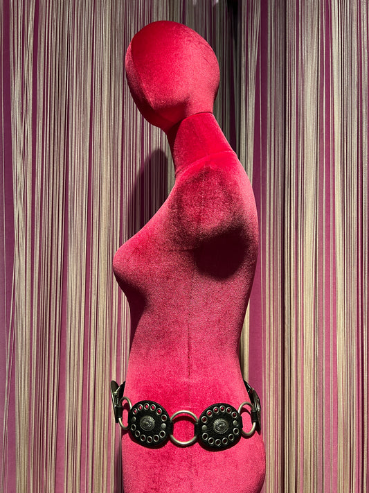 Love & roses cintura in ecopelle nera con fibbia ,dettagli circolari metallo e borchie