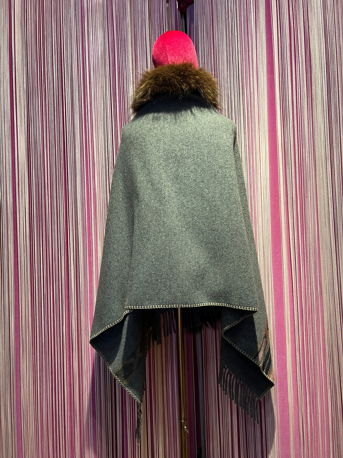 Bazar deluxe stola con frange e pelliccia raccoon