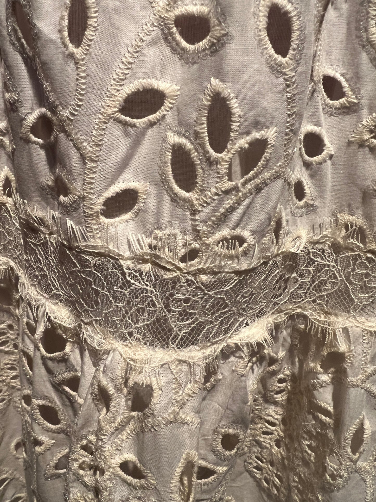 Ermanno Scervino abito lungo bretellina sangallo con piccole paillettes