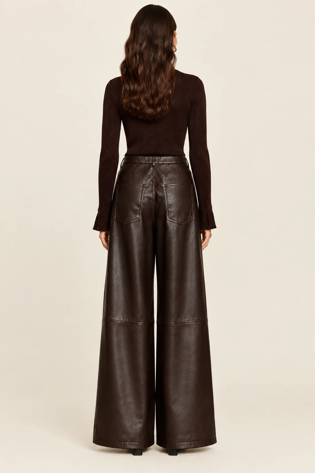 Isabelle Blanche Paris pantalone similpelle con elastico in vita e finiture rivetti