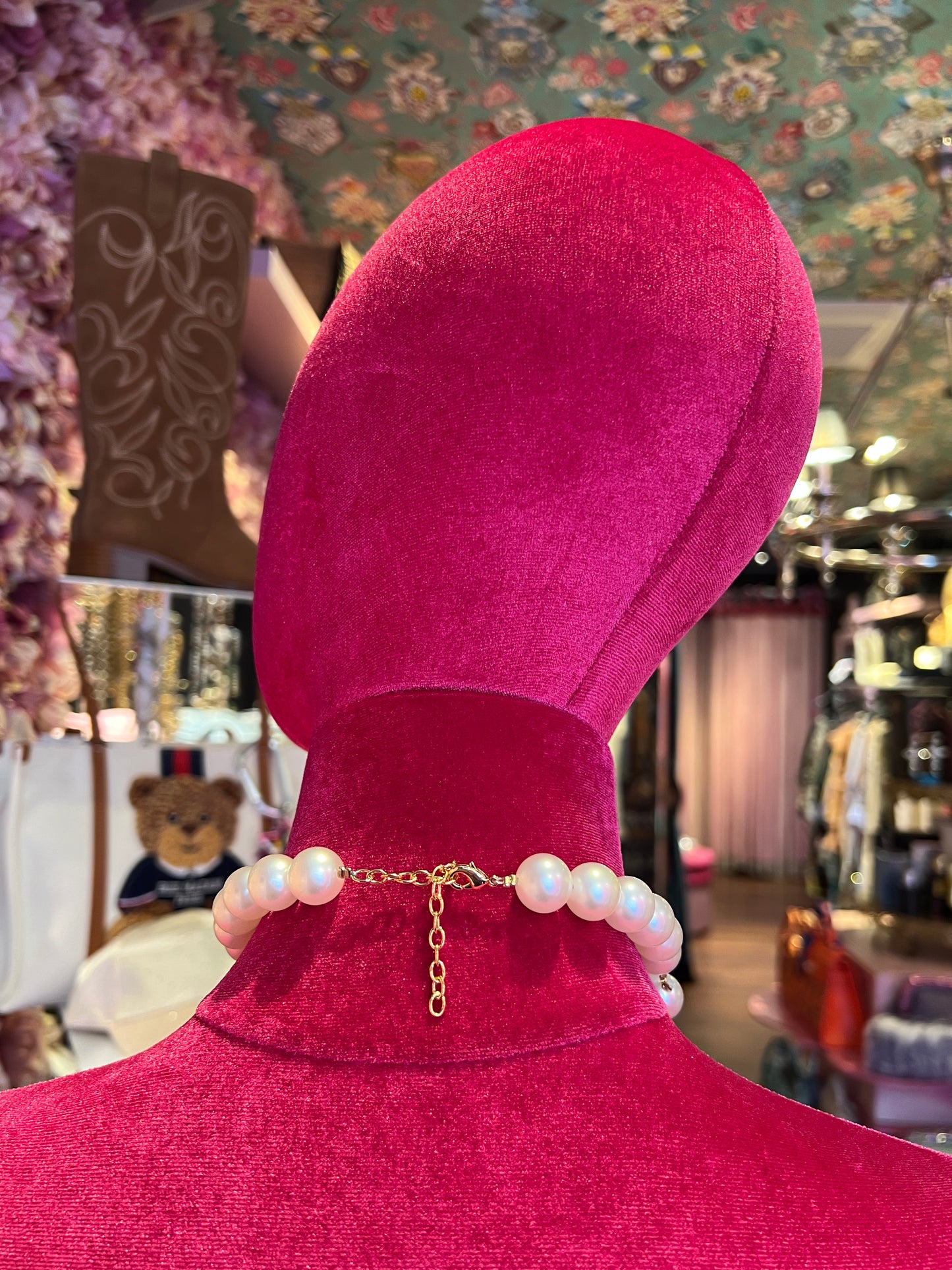 Choker a tre fili farfalle in bronzo placcato oro e plexiglas bianco
