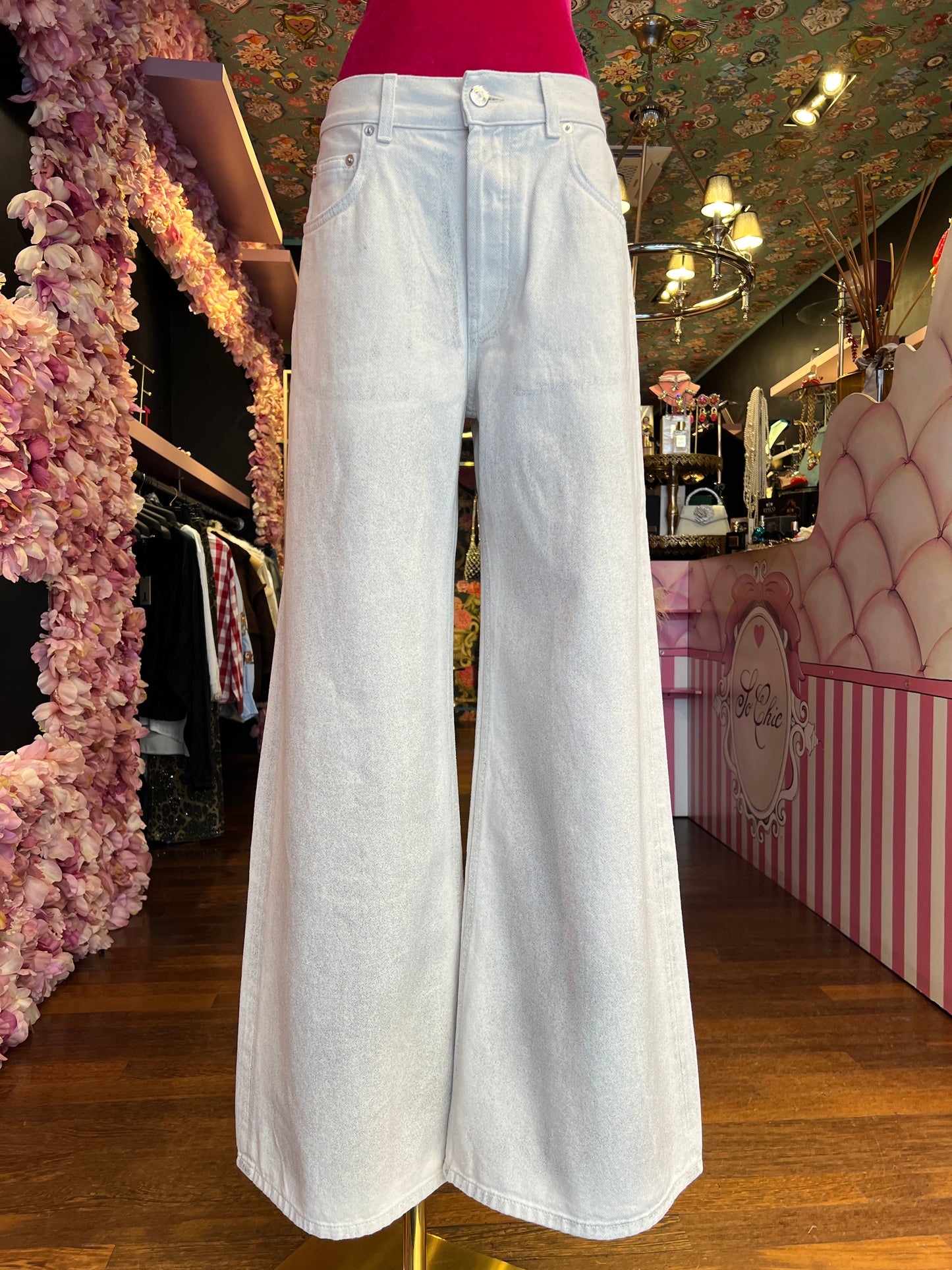 Circus Hotel pantalone in denim , modello wide leg con trattamento speciale, vita media