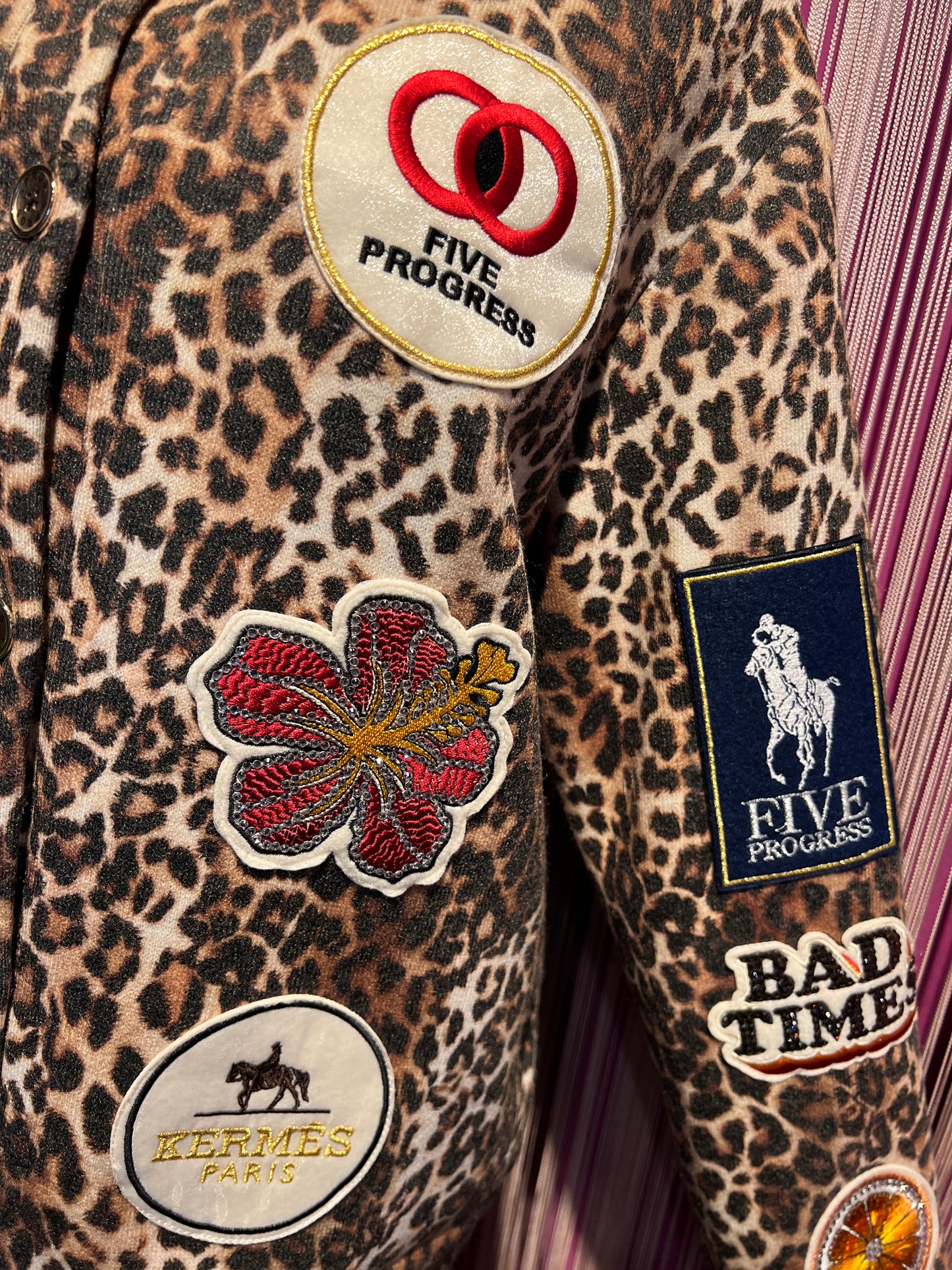 5 Progress completo giacca/ cardigan con pantalone leopardato con patch