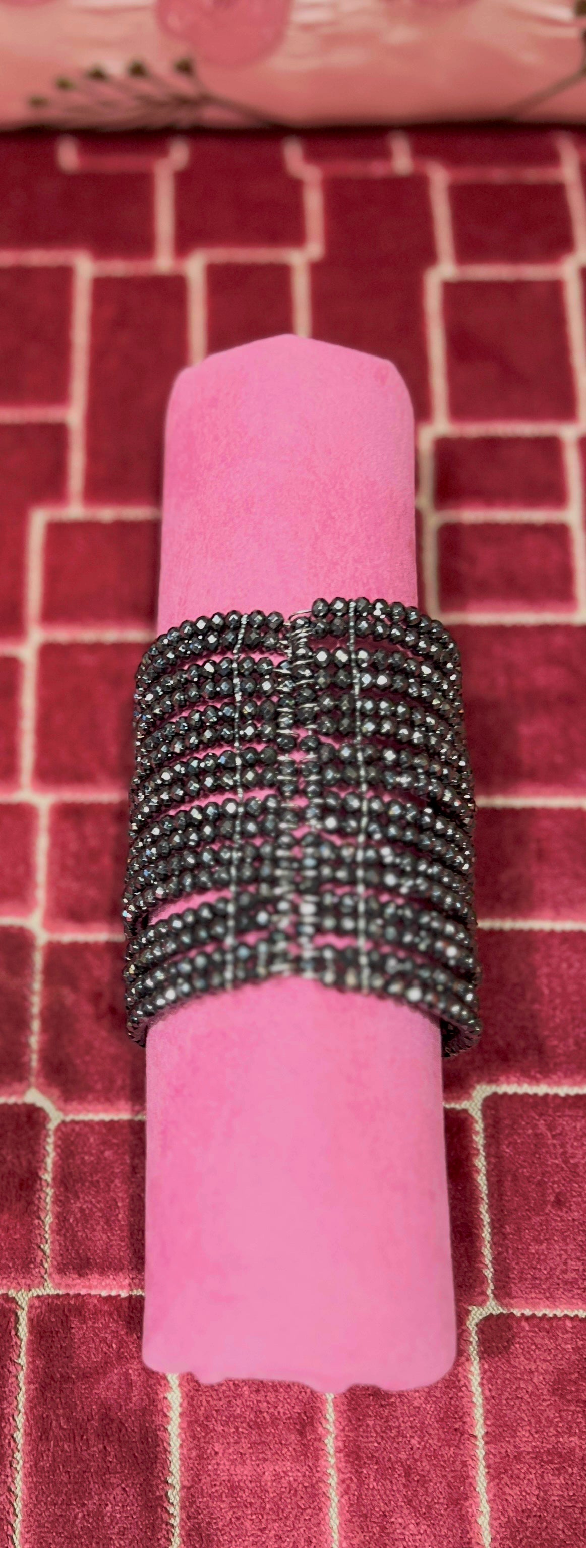 Manuela Ajo’ creazioni bracciale cristalli grigio scuro con spille mezza luna e stelle strass