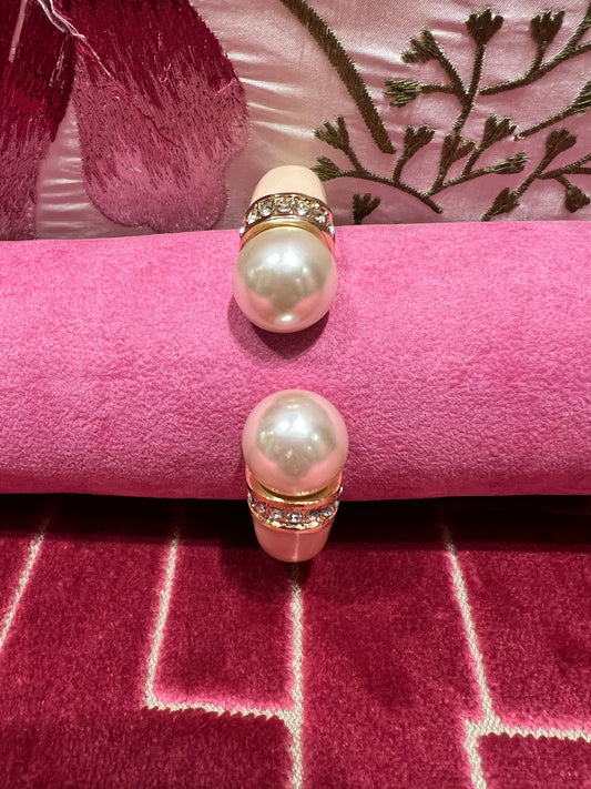 Bracciale crema con perle e strass