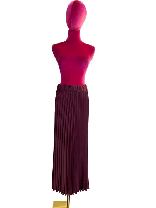 The room gonna burgundi in satin plisse’ con elastico in vita