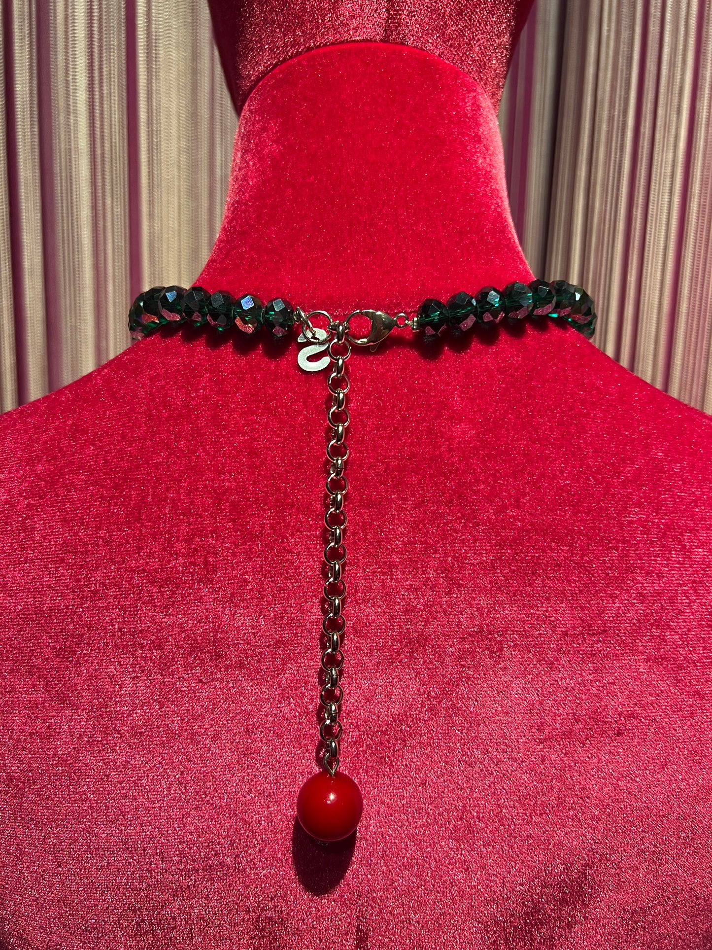 Sereku collana girocollo cristalli chiari e verdi con alberi di Natale pendenti