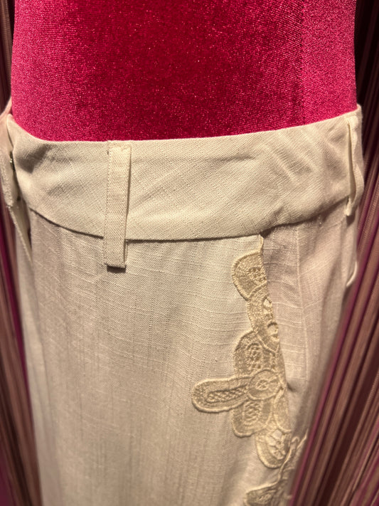 Amosa -50% di sconto pantalone panna con pizzo laterale e sul fondo