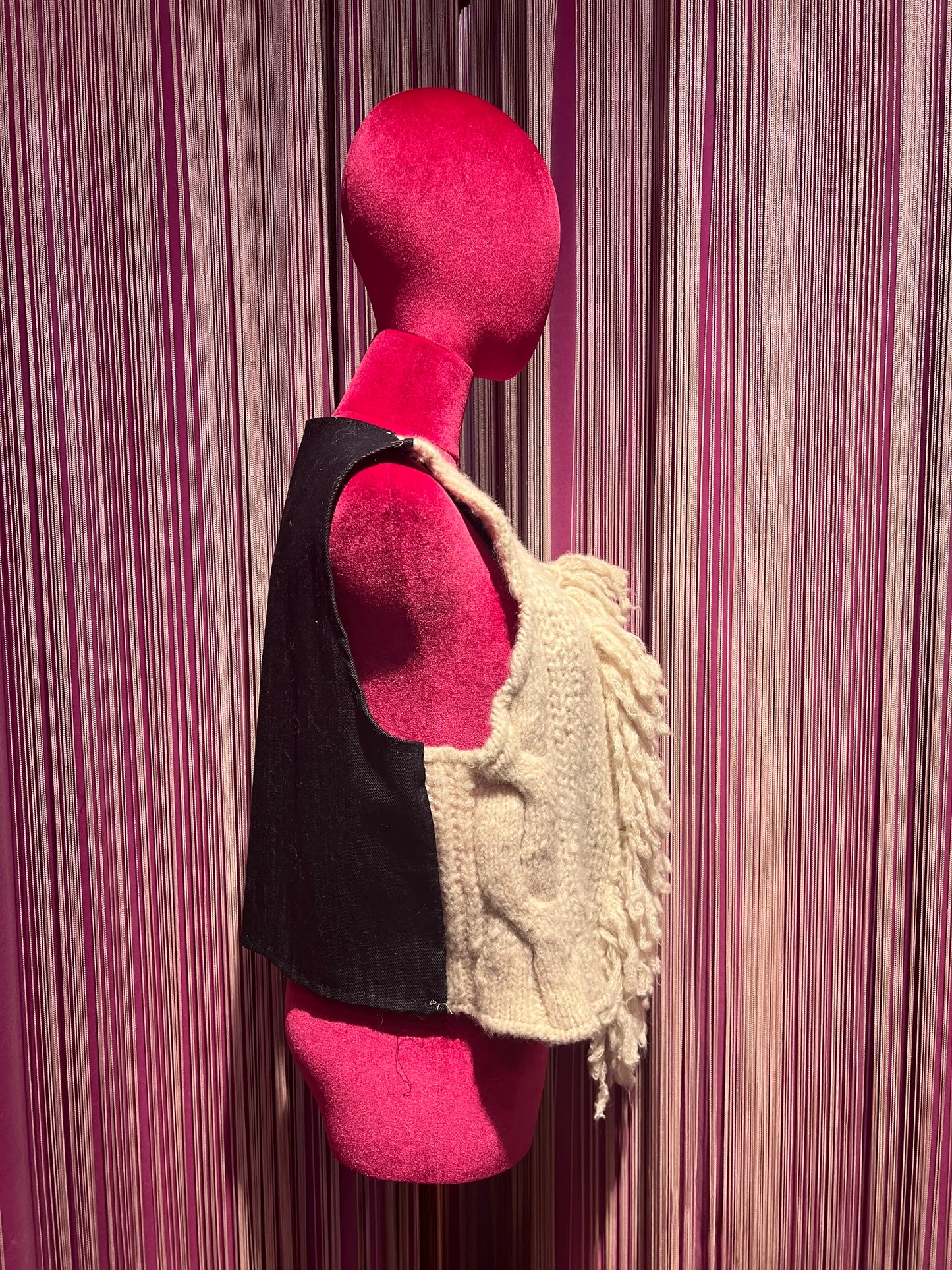 Love & roses gilet in maglia lana panna davanti jeans dietro sconto 50%