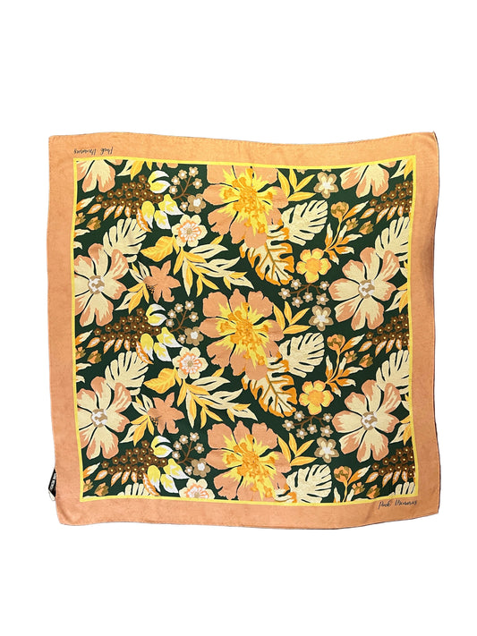 Pink memories foulard fantasia floreale su sfondo verde 100% viscosa