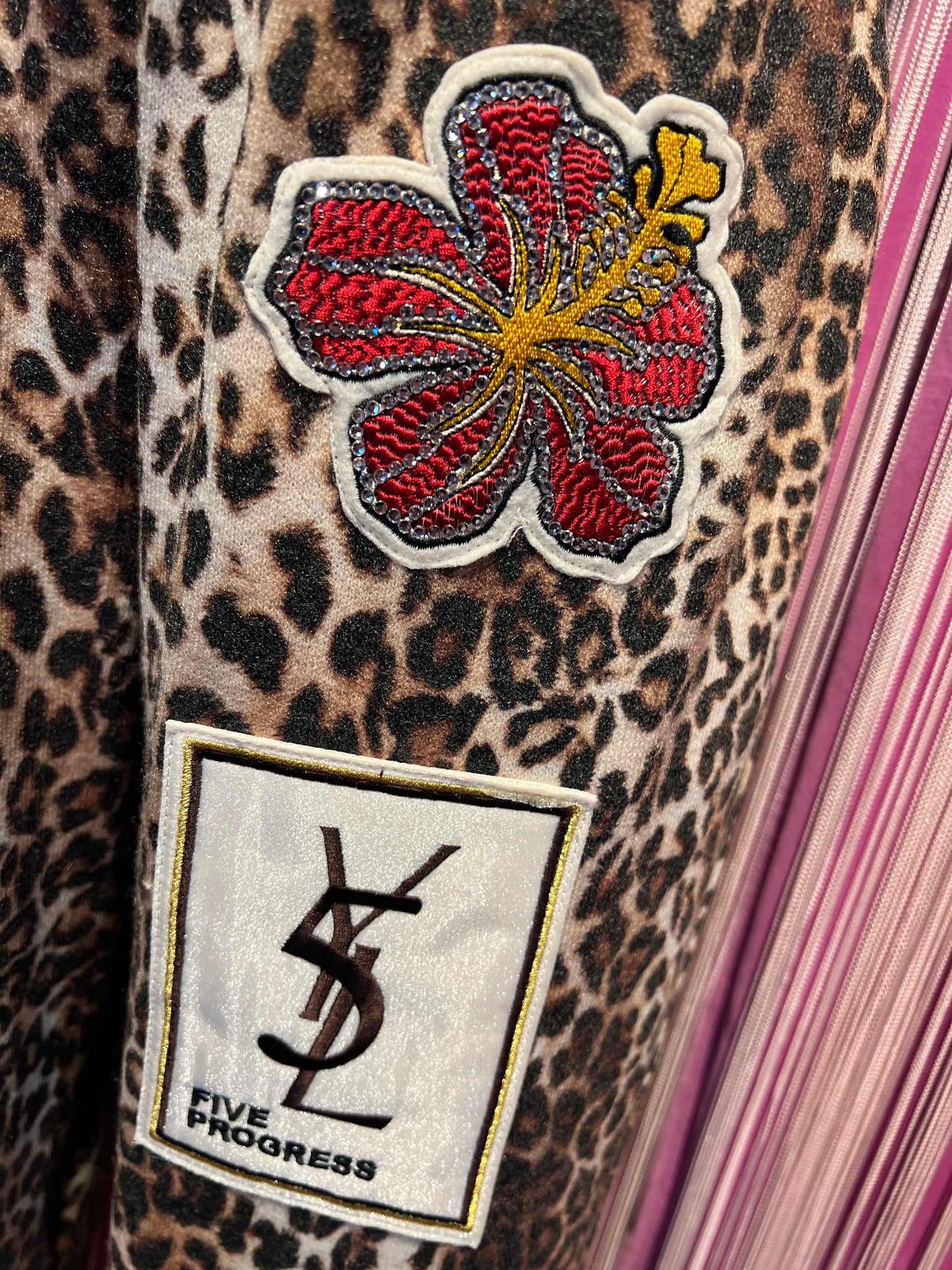 5 Progress completo giacca/ cardigan con pantalone leopardato con patch