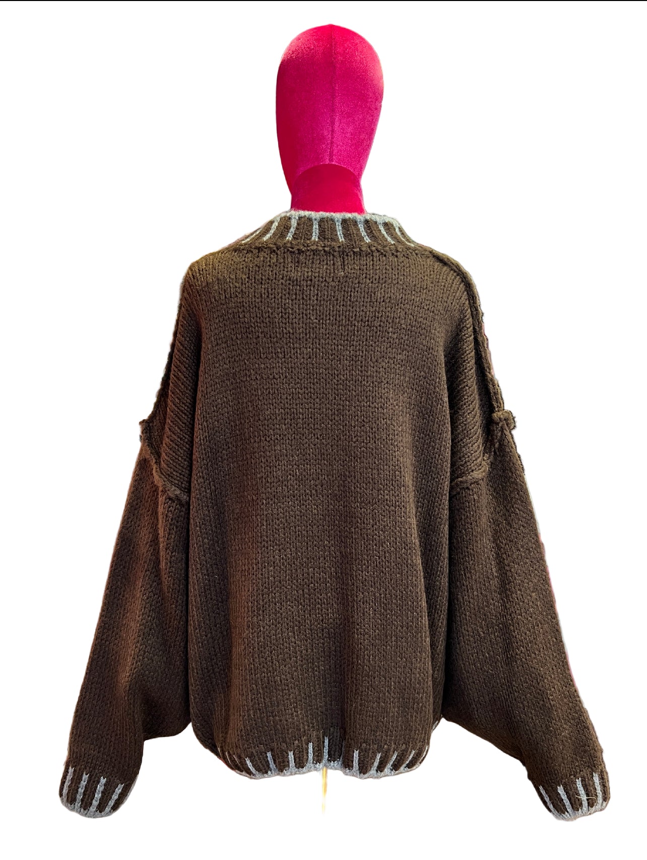 ABpink 🩷maglia over cioccolato con profili grigi , patch teddy , patch ramage ricamato e patch cristalli e paillettes