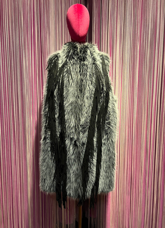 Uncommon gilet di simil pelliccia con frange nero e bianco vestibilita’ over