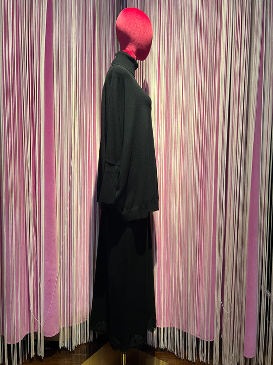 Pink memories completo maglia collo alto nero manica pipistrello e gonna lunga svasata in maglia e pizzo