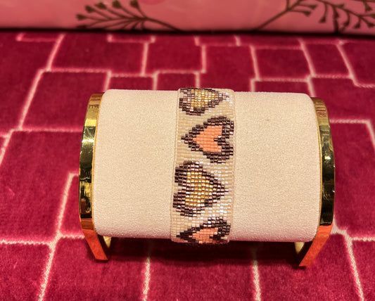Bracciale cuori perline rosa e oro regolabile fondo panna