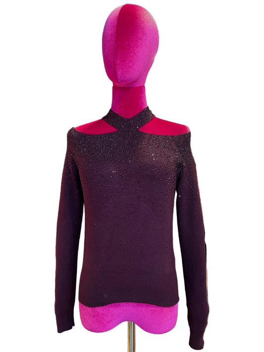 The room maglia burgundy con intreccio collo , oblò spalle e decorazioni micro cristalli
