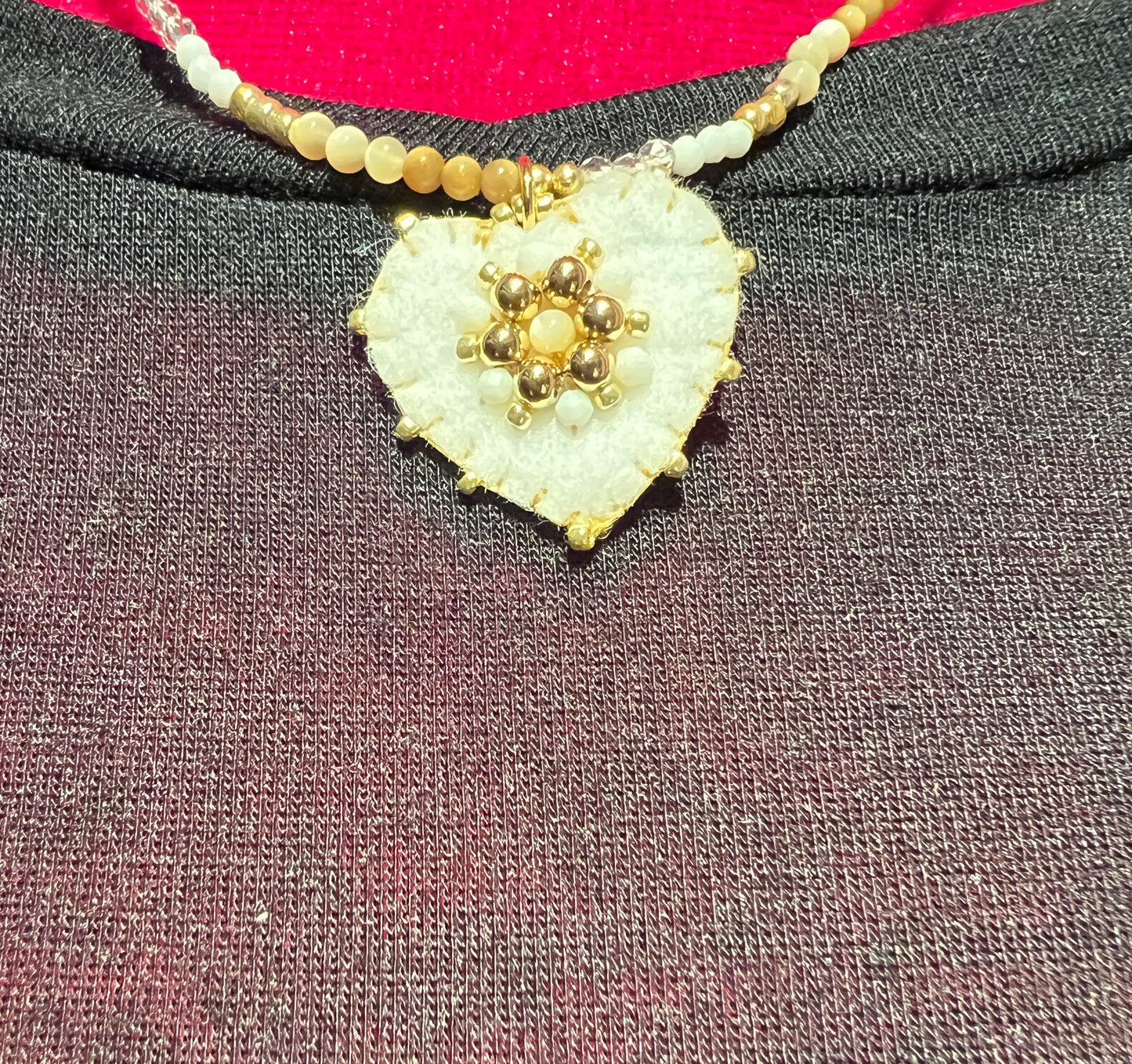 Collana girocollo perline e cuore bianco pelle e velluto
