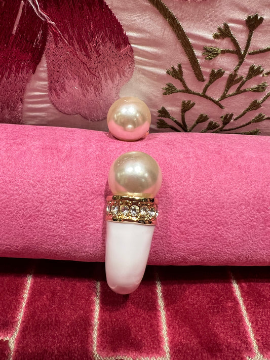 Bracciale bianco con perle e strass