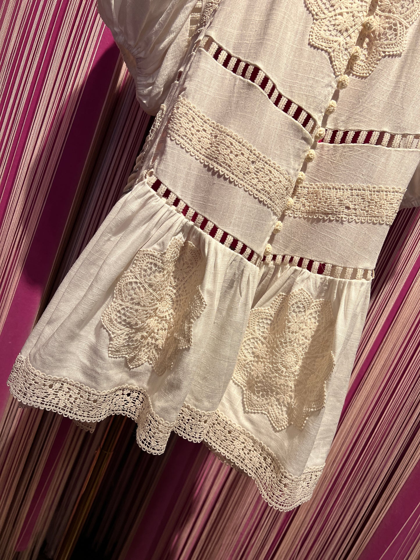 Amosa -50% di sconto abito con pizzo crochet maniche baloon