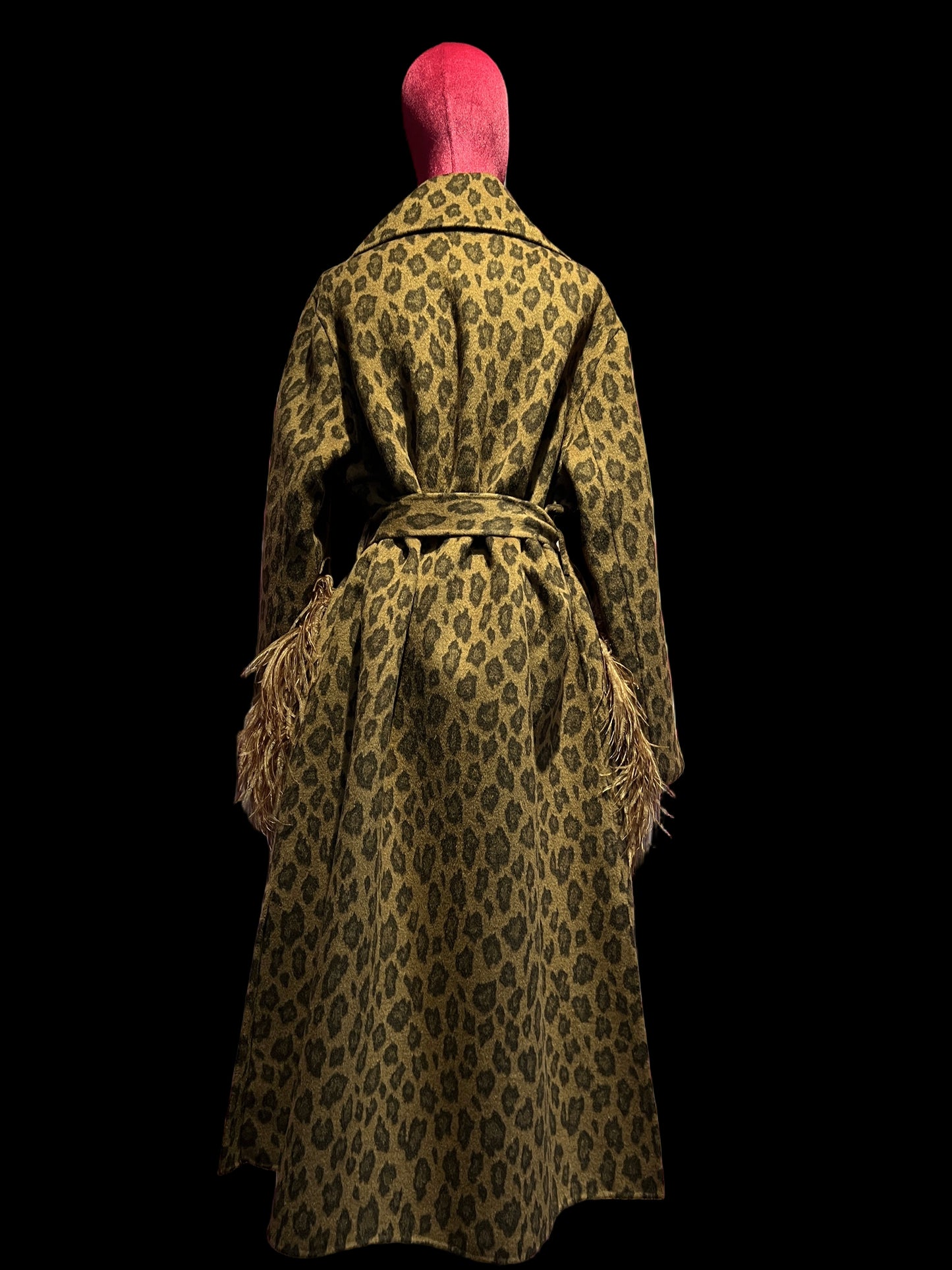 11 love is glamour cappotto fantasia leopardo marrone tasche patch e piume