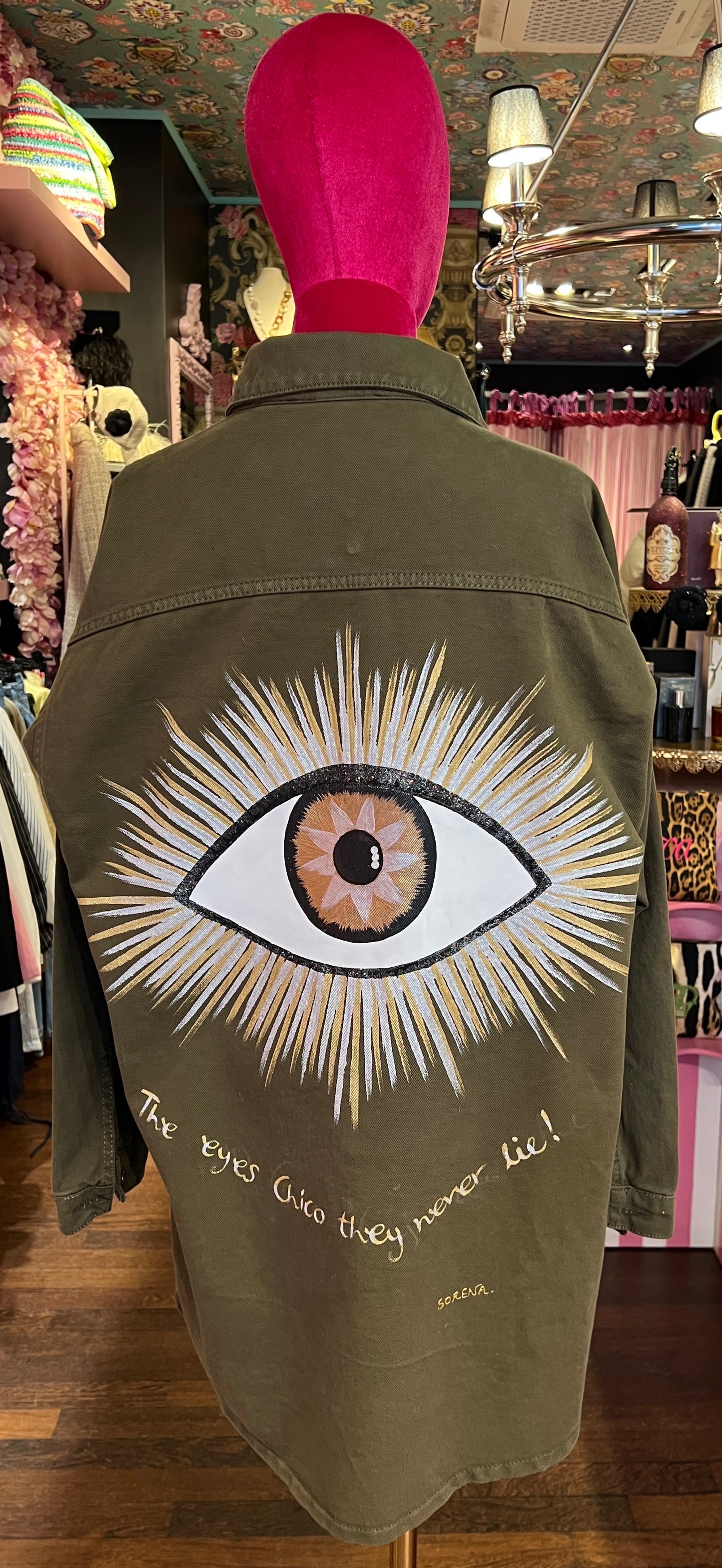 Sorena giacca camicia denim verde militare con occhio dipinto a mano posteriore