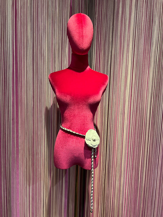 Cintura/ collana camelia bianca con catena argentata regolabile