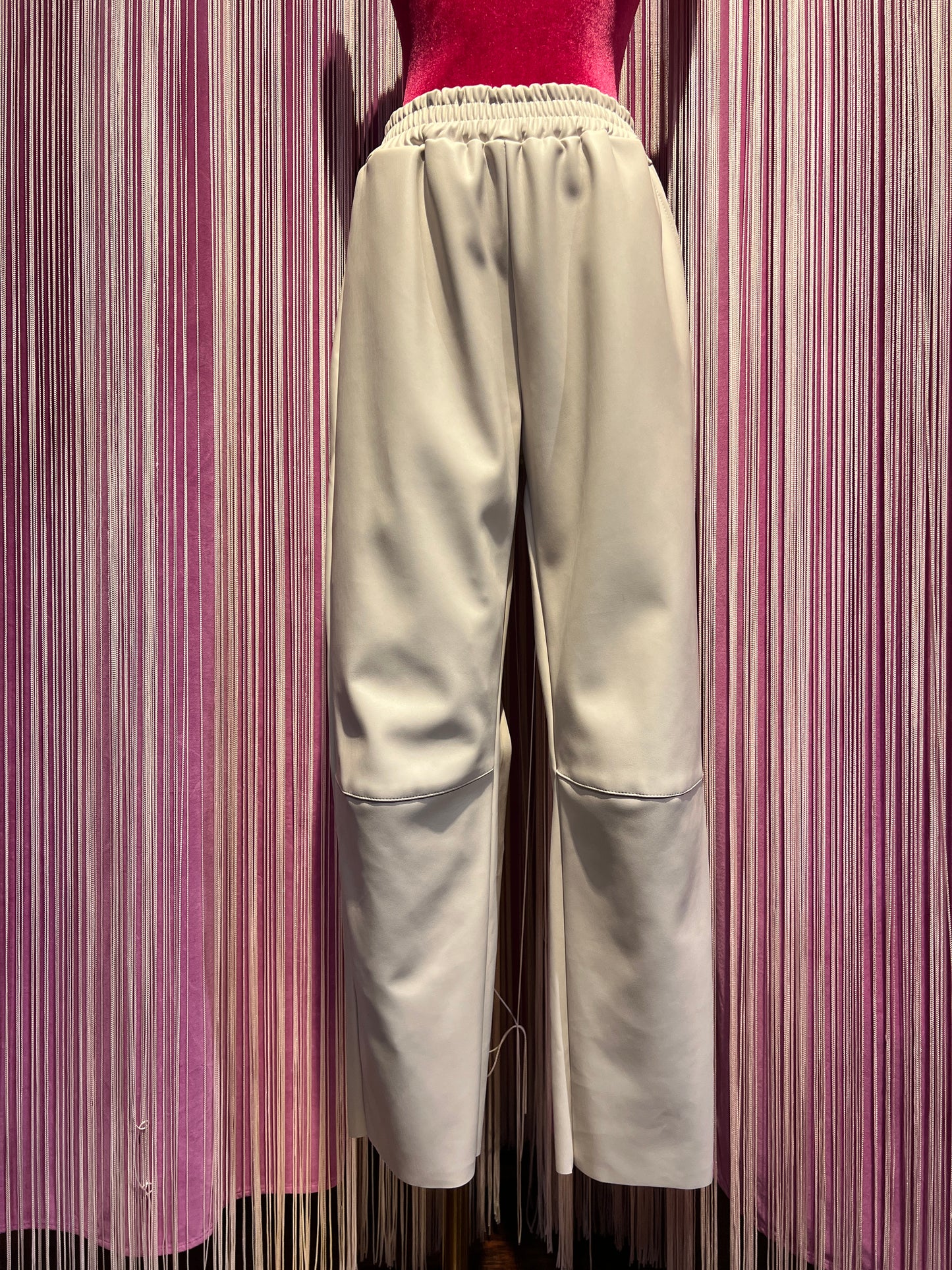 Mon amour Paris pantalone ecopelle con elastico panna