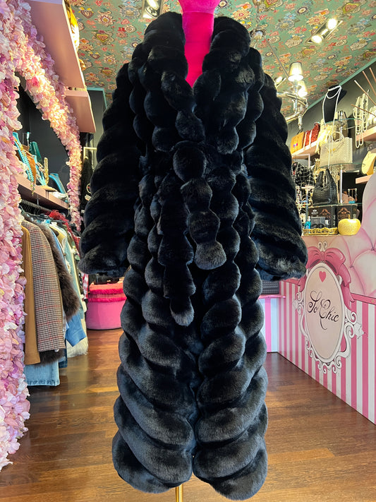 Uncommon cappotto lungo ecopelliccia cincilla’ nera con cinta