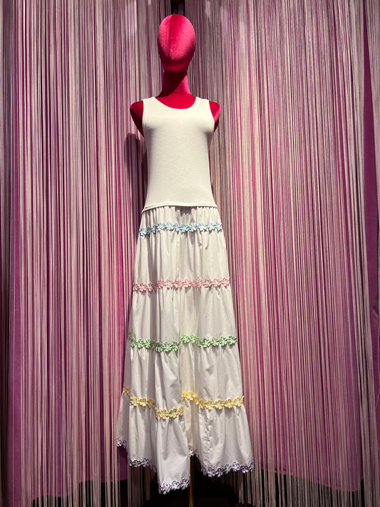 Sincere Paris abito lungo a canotta con balze e passamaneria floreale