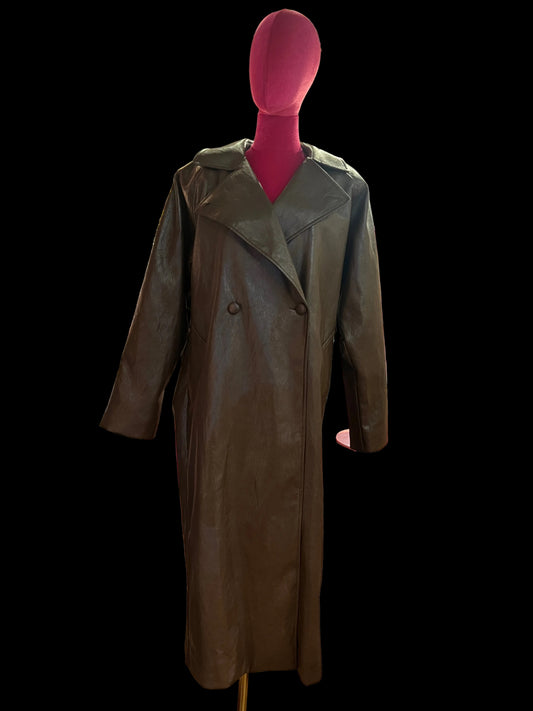 The room spolverino over in ecopelle marrone con cinta