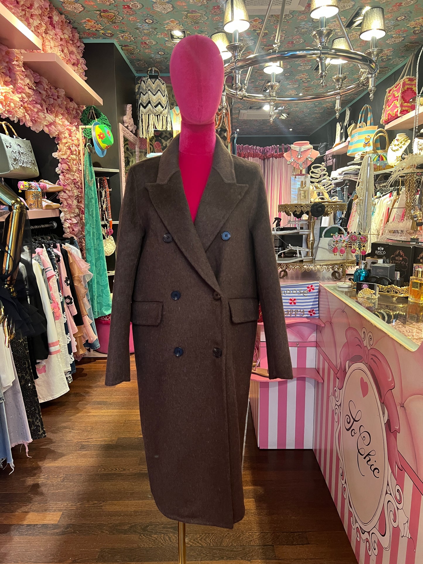 Front street cappotto lana cioccolato con scritta patch “ Slow down you’re doing fine” dietro