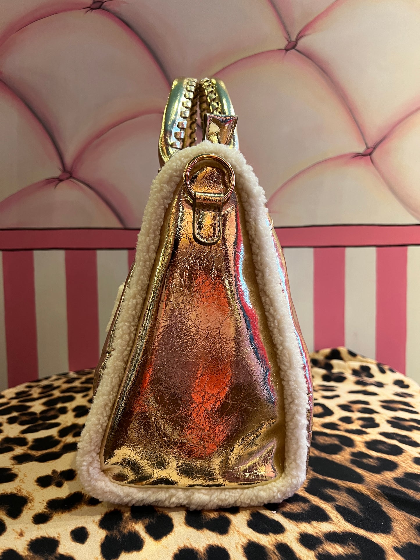 Rue Madam Paris borsa due manici oro e ecopelliccia bianca con tracolla Shine tote