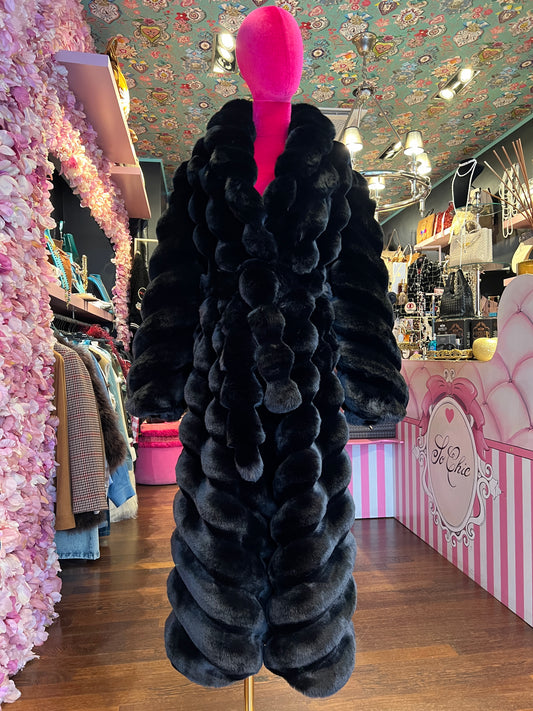 Uncommon cappotto lungo ecopelliccia cincilla’ nera con cinta