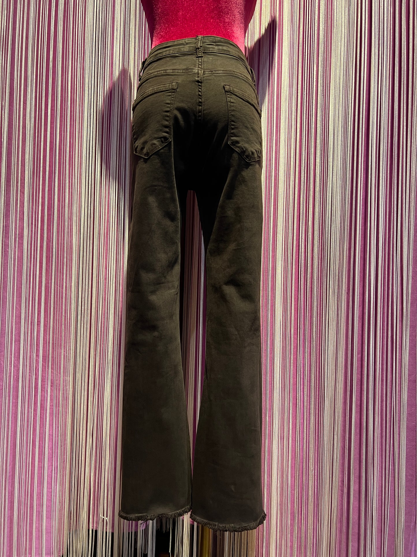 Mon amour Paris pantalone 5 tasche elasticizzato a zampetta , orlo sfrangiato cioccolato
