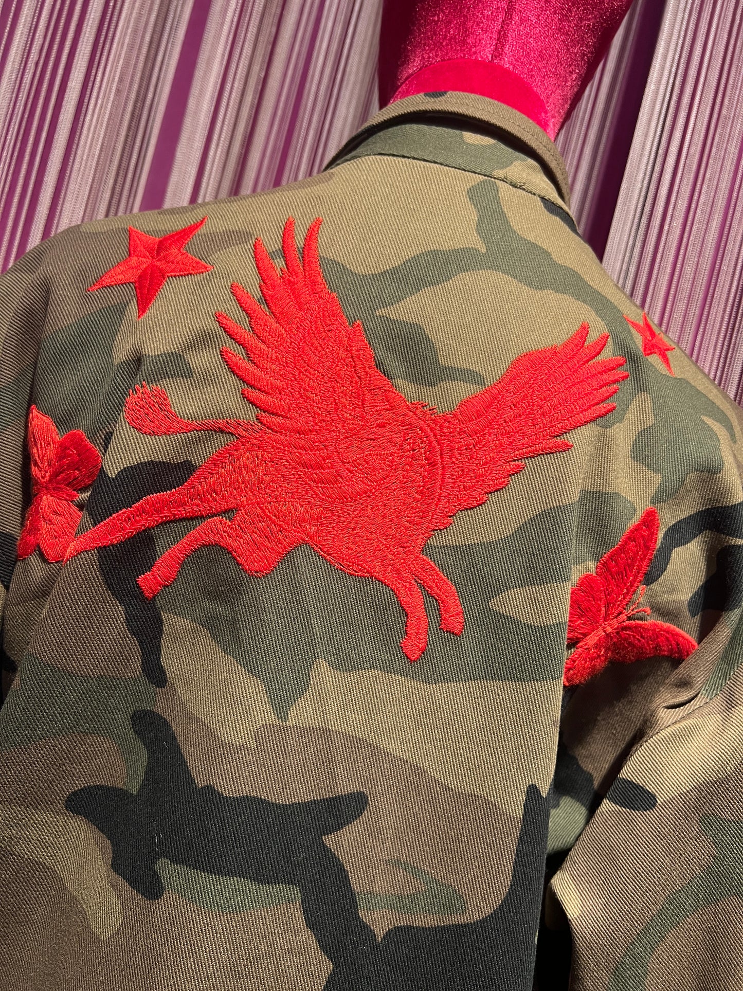 5 Progress giacca camouflage con ricami rossi tattoo , passamaneria e bottoni gioiello