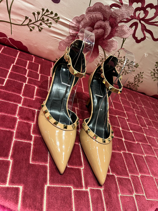 Slingback ecopelle nude con borchie