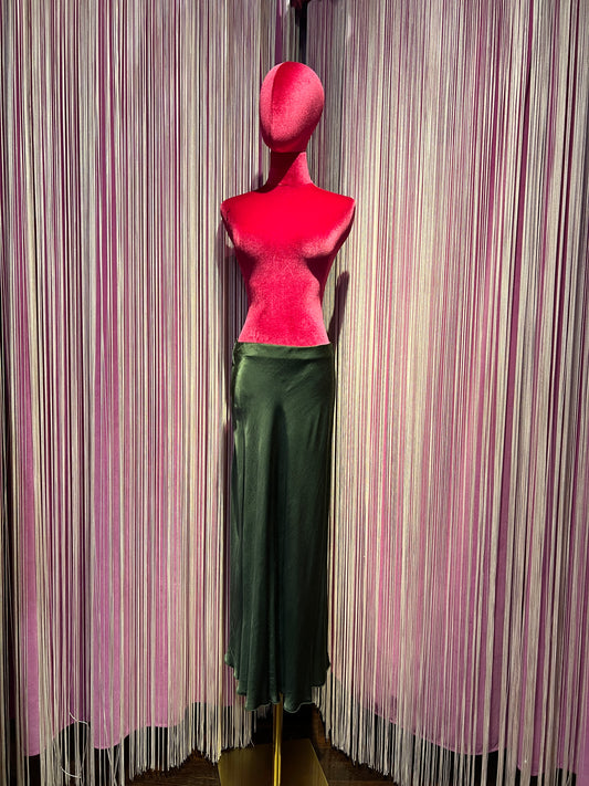 Love & roses gonna a sirena in satin verde militare con elastico in vita