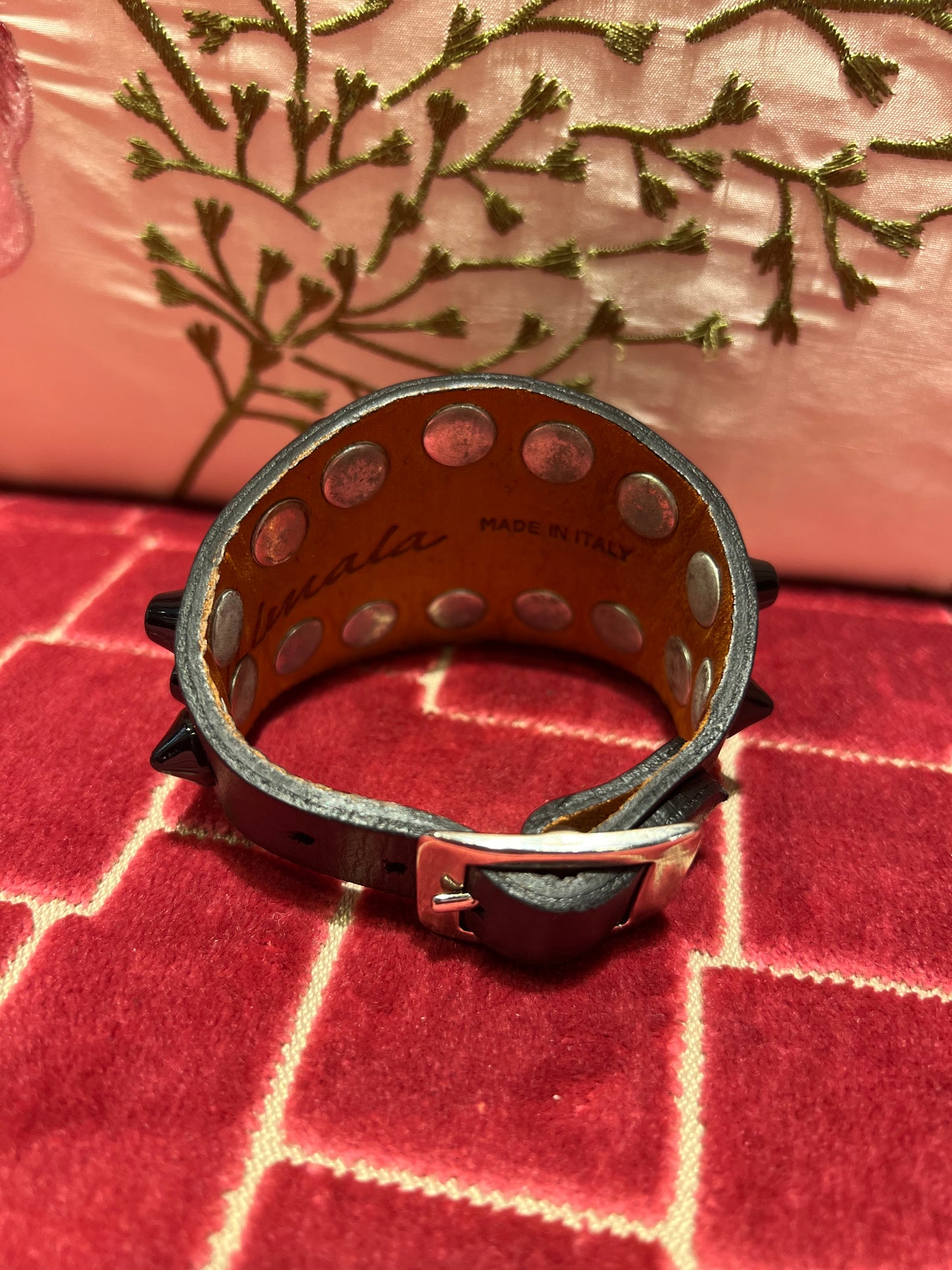 Almala bracciale pelle e borchie nero regolabile