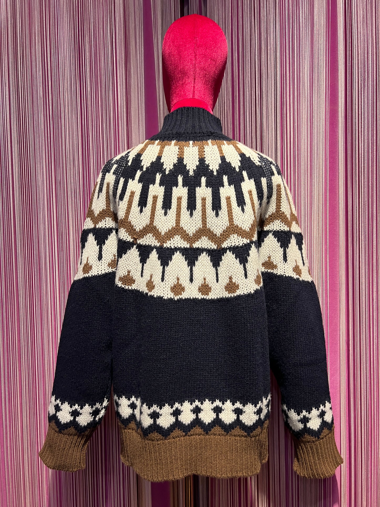 Ermanno Scervino maglia collo alto con motivi geometrici su sfondo blu e decorazioni cristalli